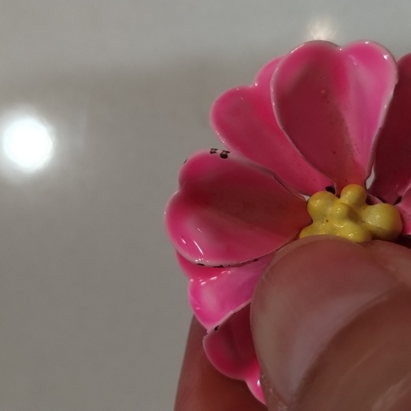 Mid century pink floral brooch 1.25" lapel pin back vintage - Picture 8 of 8